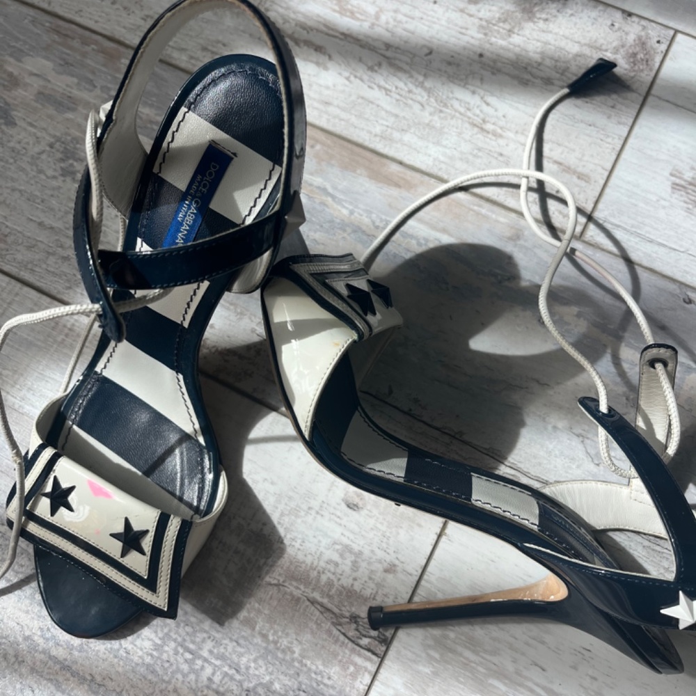 heels - Picture 4 of 6